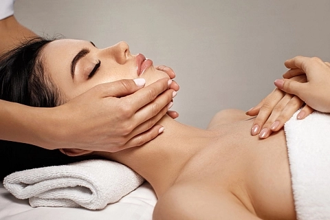 La Niña de los Peines